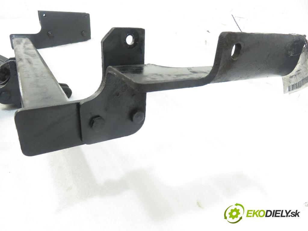 VOLVO V40 Kombi (645) KOMBI 1999 66,00 1.9 TD 90 - D 4192 T 1870,00 Hák