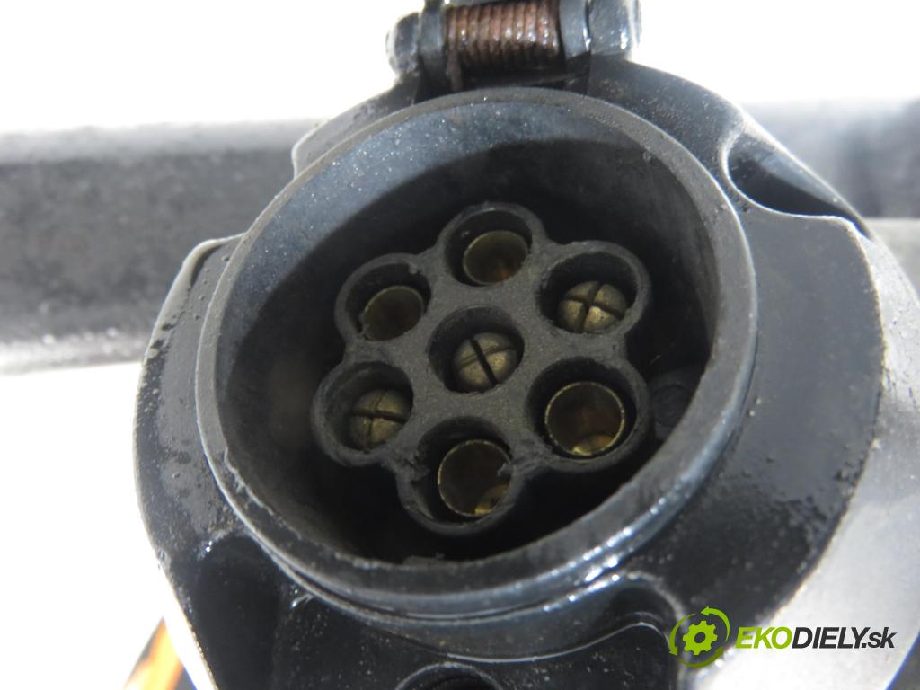 VOLVO V40 Kombi (645) KOMBI 1999 66,00 1.9 TD 90 - D 4192 T 1870,00 Hák