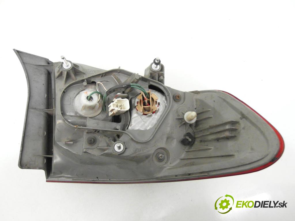 TOYOTA COROLLA (_E12_) SEDAN 2007 66,00 1.4 D-4D 90 - 1ND-TV 1364,00 světlo pravé zadní 12515