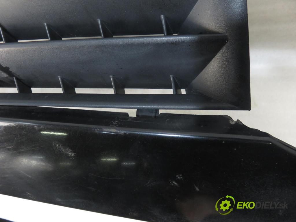 RENAULT MEGANE II sedan (LM0/1_) SEDAN 2006 82,00 1.6 - K4M 812 1598,00 Nárazník predný