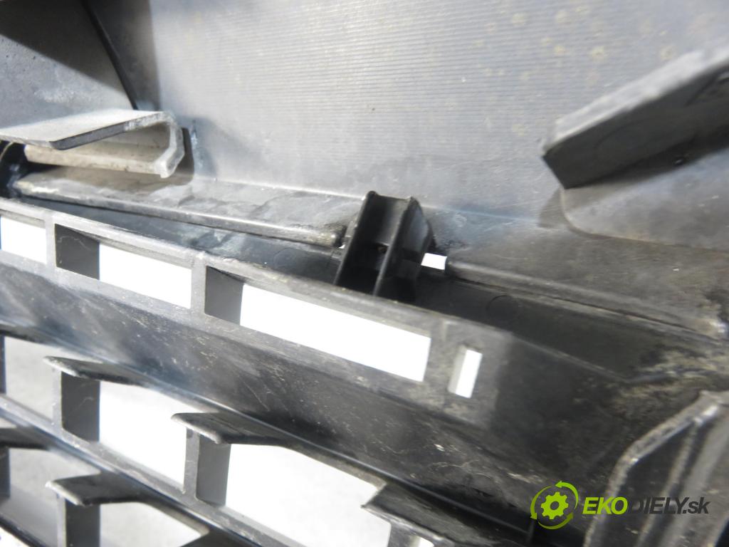 RENAULT MEGANE II sedan (LM0/1_) SEDAN 2006 82,00 1.6 - K4M 812 1598,00 Nárazník predný