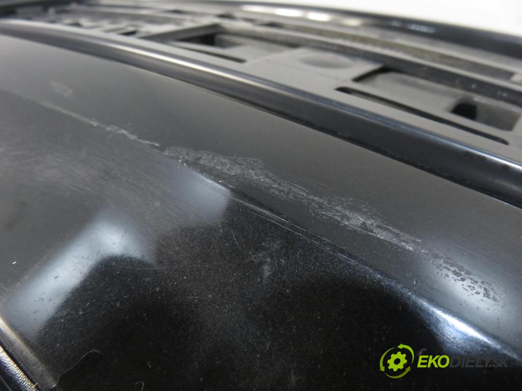 RENAULT MEGANE II sedan (LM0/1_) SEDAN 2006 82,00 1.6 - K4M 812 1598,00 Nárazník predný