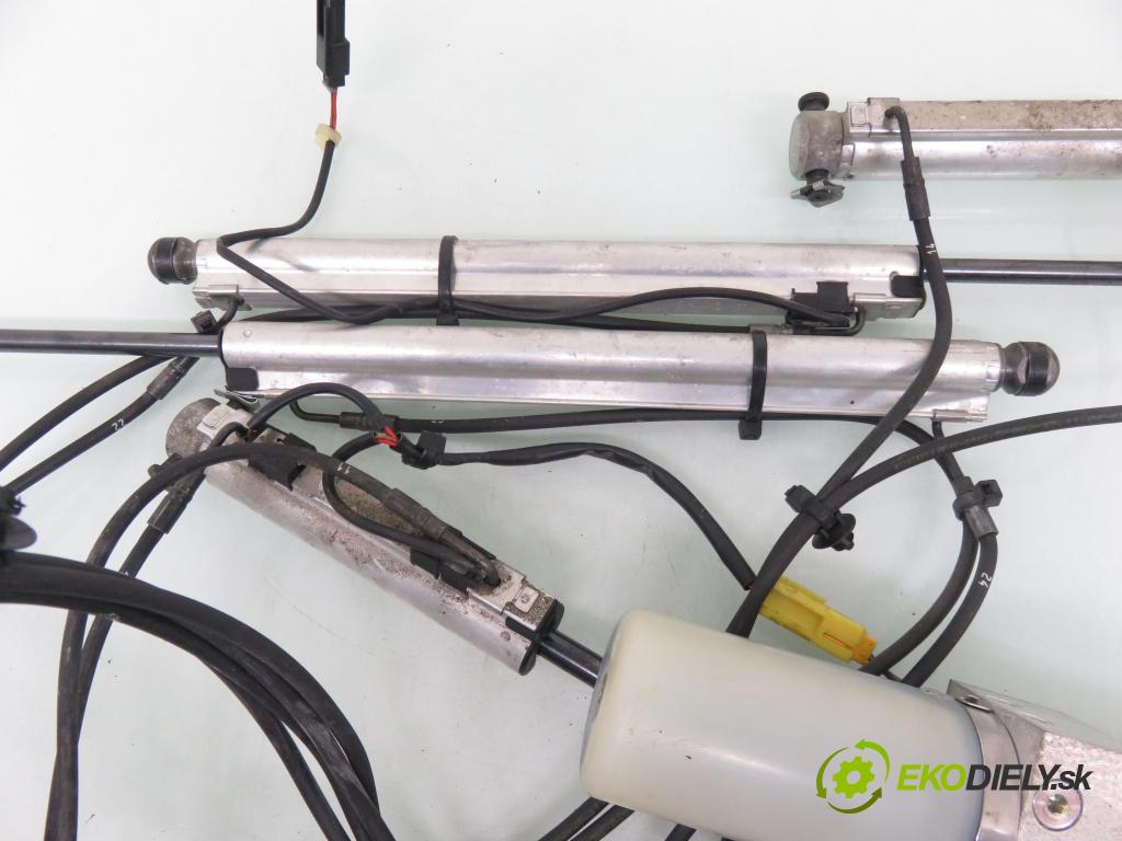 OPEL TIGRA TwinTop (X04) CABRIO 2005 66,00 1.4 - Z 14 XEP 1364,00 Motor otvárania strechy 93162375