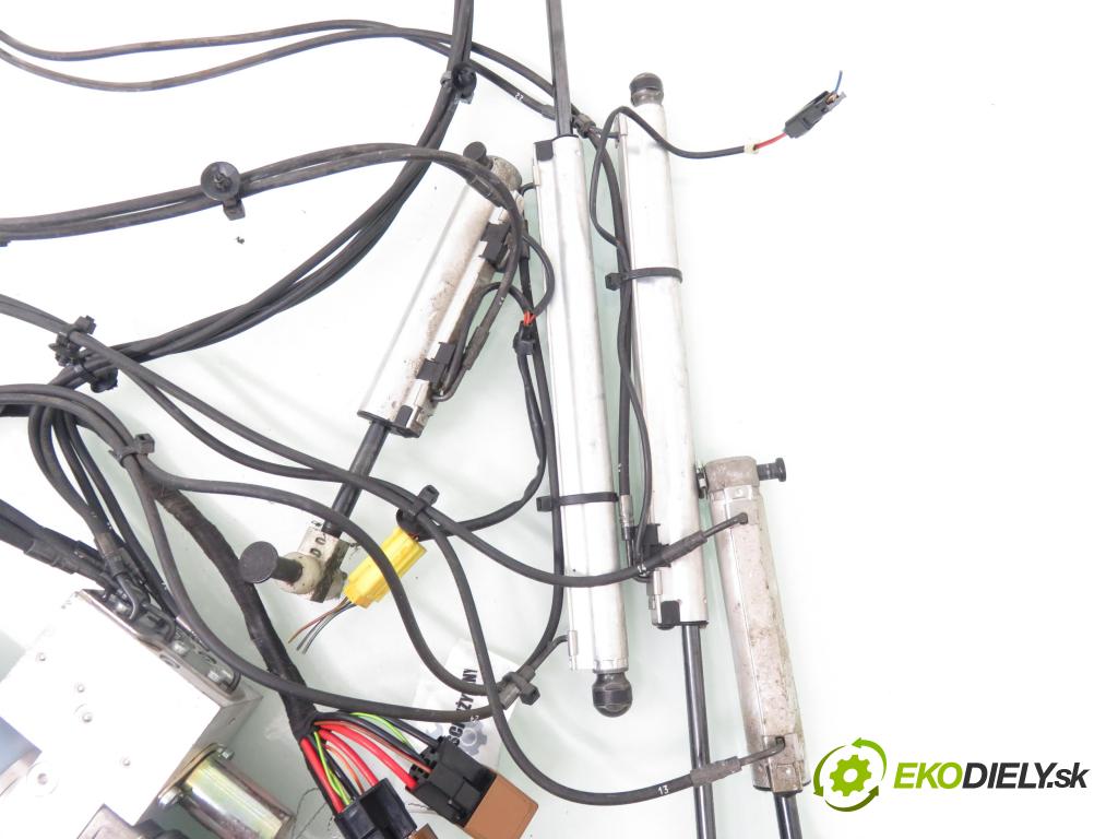 OPEL TIGRA TwinTop (X04) CABRIO 2005 66,00 1.4 - Z 14 XEP 1364,00 Motor otvárania strechy 93162375