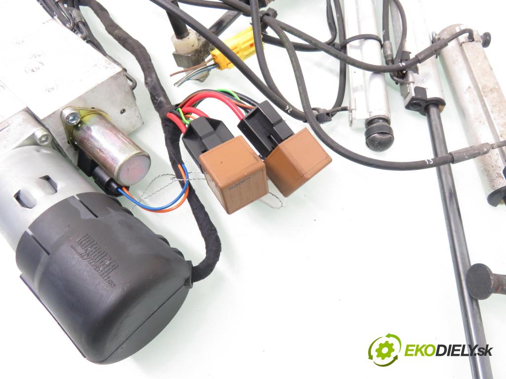 OPEL TIGRA TwinTop (X04) CABRIO 2005 66,00 1.4 - Z 14 XEP 1364,00 Motor otvárania strechy 93162375