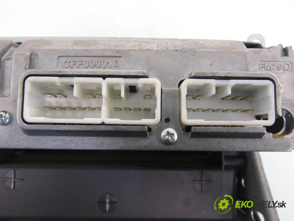 TOYOTA YARIS (_P1_) HB 2005 64,00 1.3 VVTi 87 - 2SZ-FE 1298,00 RADIO CD 861200D140