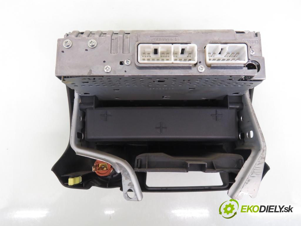 TOYOTA YARIS (_P1_) HB 2005 64,00 1.3 VVTi 87 - 2SZ-FE 1298,00 RADIO CD 861200D140