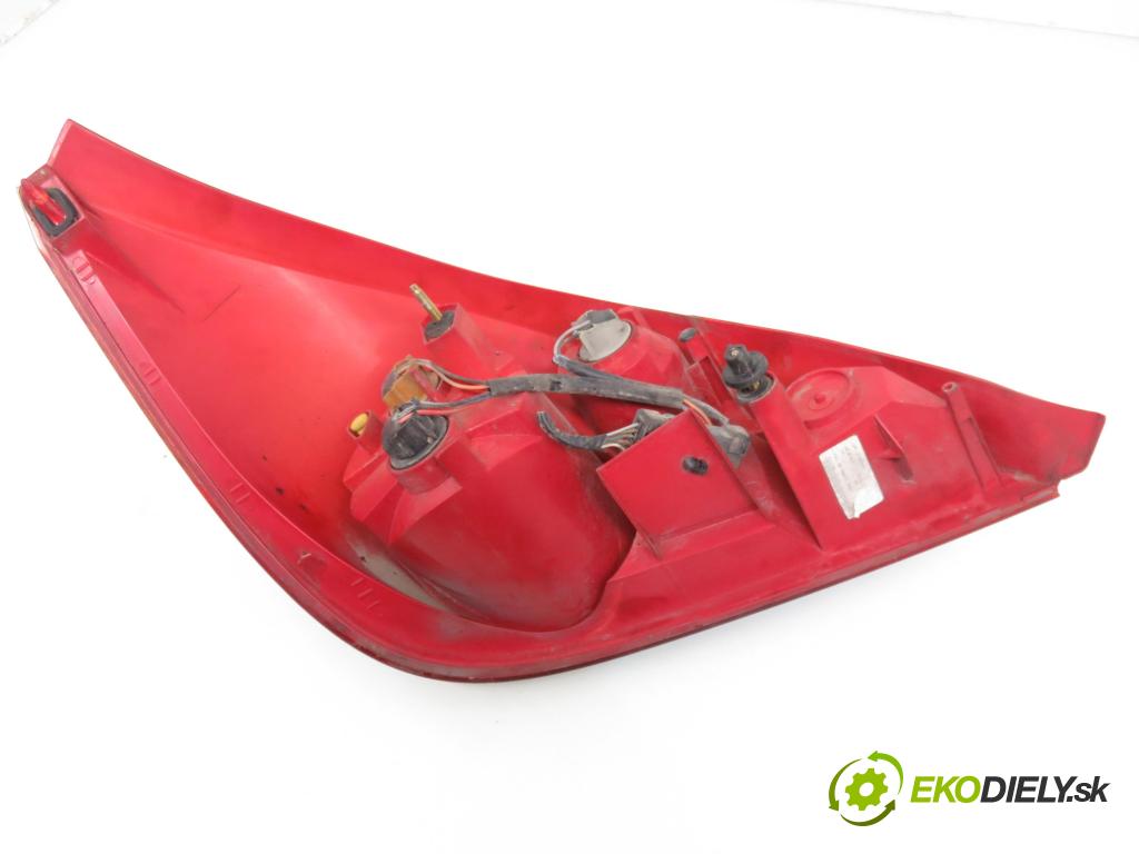 OPEL TIGRA TwinTop (X04) CABRIO 2005 66,00 1.4 - Z 14 XEP 1364,00 světlo pravé zadní