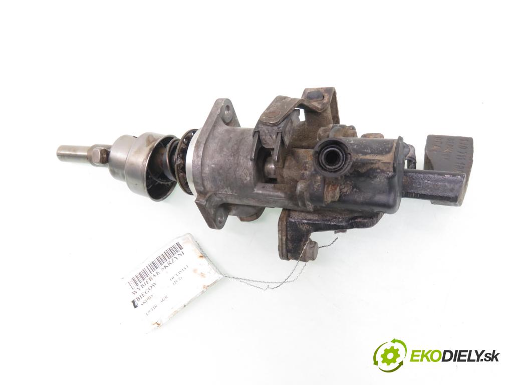 SKODA OCTAVIA I (1U2) SEDAN 1997 66,00 1.9 TDI 90- AGR 1896,00 Kulisa prevodovky 1J0711188C