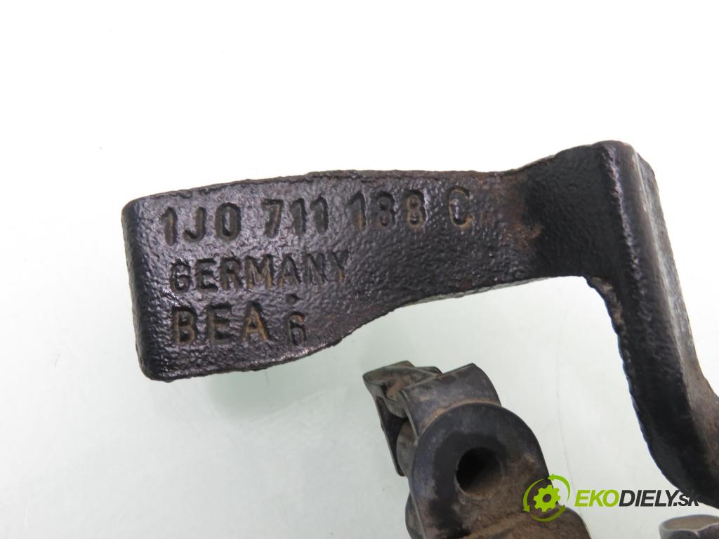 SKODA OCTAVIA I (1U2) SEDAN 1997 66,00 1.9 TDI 90- AGR 1896,00 Kulisa prevodovky 1J0711188C