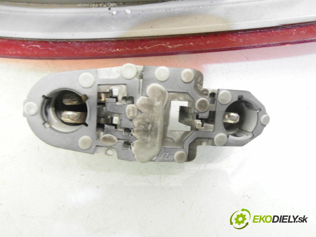 FORD MONDEO IV (BA7) LIFTBACK 2008 92,00 1.8 TDCi - QYBA 1753,00 Svetlo pravé zadné 7S7113404A