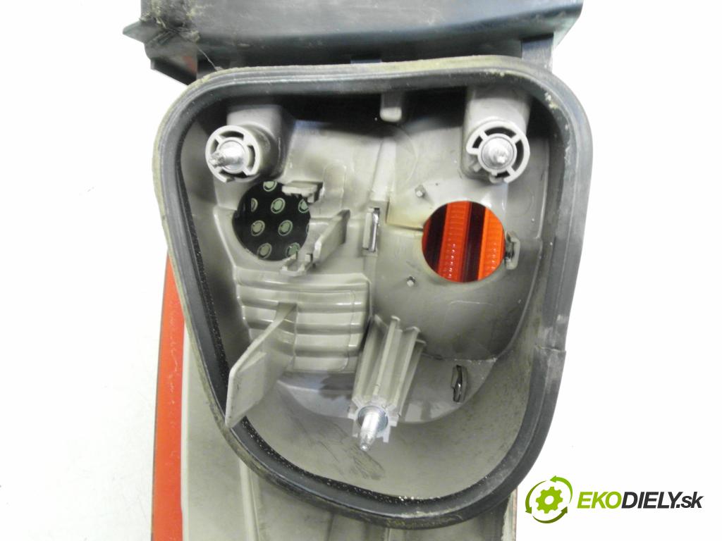 FORD MONDEO IV (BA7) LIFTBACK 2008 92,00 1.8 TDCi - QYBA 1753,00 Svetlo pravé zadné 7S7113404A