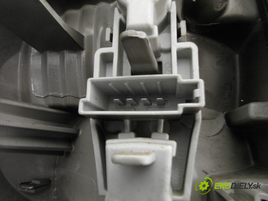 FORD MONDEO IV (BA7) LIFTBACK 2008 92,00 1.8 TDCi - QYBA 1753,00 Svetlo pravé zadné 7S7113404A