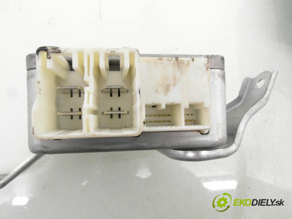 TOYOTA YARIS (_P1_) HB 1999 50,00 1.0 VVT- i 68 - 1SZ-FE 998,00 serv/podporovanie elektrické 896500D030 ; 6900000472 ; 4520000031