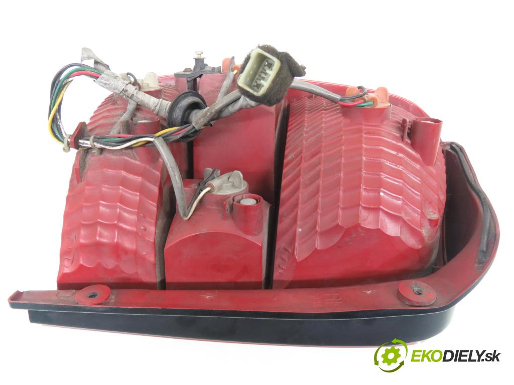 KIA CARNIVAL I (UP) MINIVAN 2002 93,00 2.9 TD - J3 2902,00 Svetlo pravé zadné 