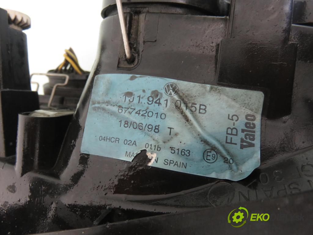 VW GOLF IV (1J1) HB 1998 55,00 1.4 16V 75 - AKQ 1390,00 Svetlo LP 1J1941015B ; 67742010