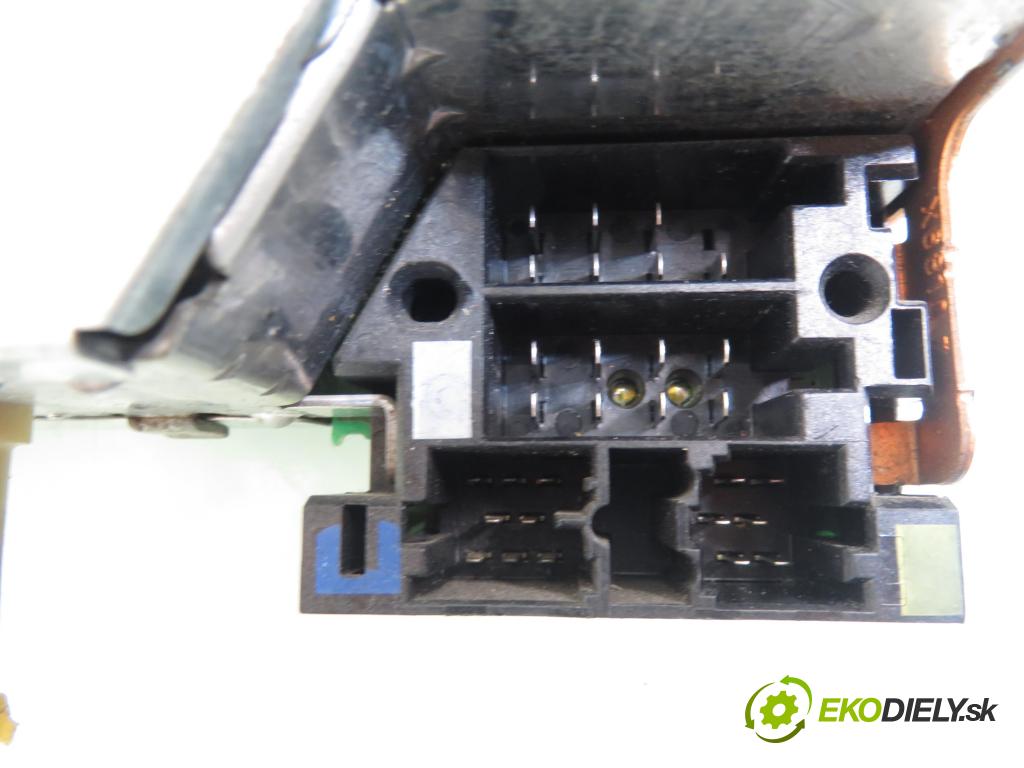 RENAULT SCENIC II (JM0/1_) MINIVAN 2005 78,00 1.5 dCi 106 - K9K 732 1461,00 RADIO CD 8200300858