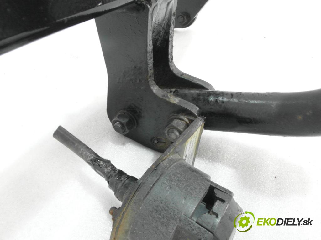 CITROEN C-CROSSER (EP_) SUV 2011 115,00 2.2 HDi 160 - 4HN (DW12MTED4) 2179,00 Hák