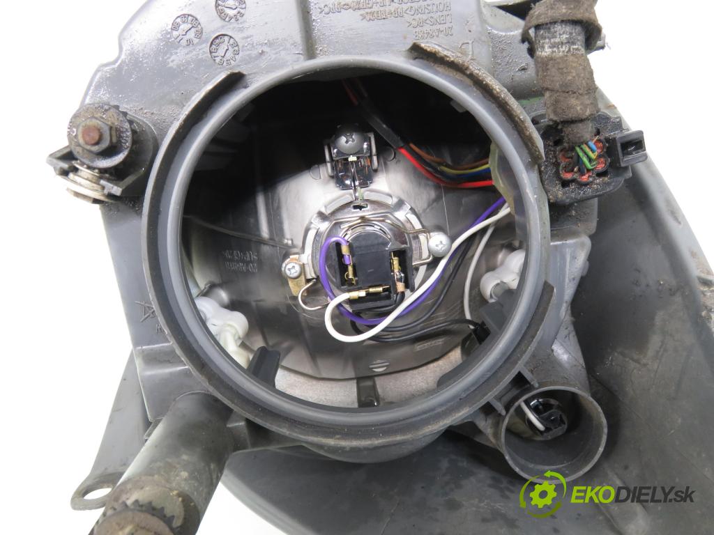 FORD FIESTA V (JH_, JD_) HB 2006 50,00 1.4 TDCi 8V 68 - F6JA 1399,00 Svetlo LP