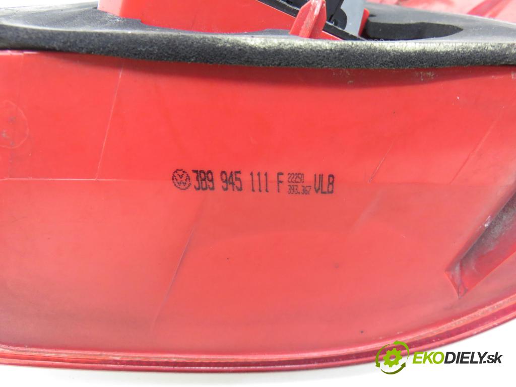 VW PASSAT B5 Variant (3B5) KOMBI 1999 85,00 1.9 TDI - AJM 1896,00 Svetlo ľavé zadné 3B9945111F ; 3B9945257