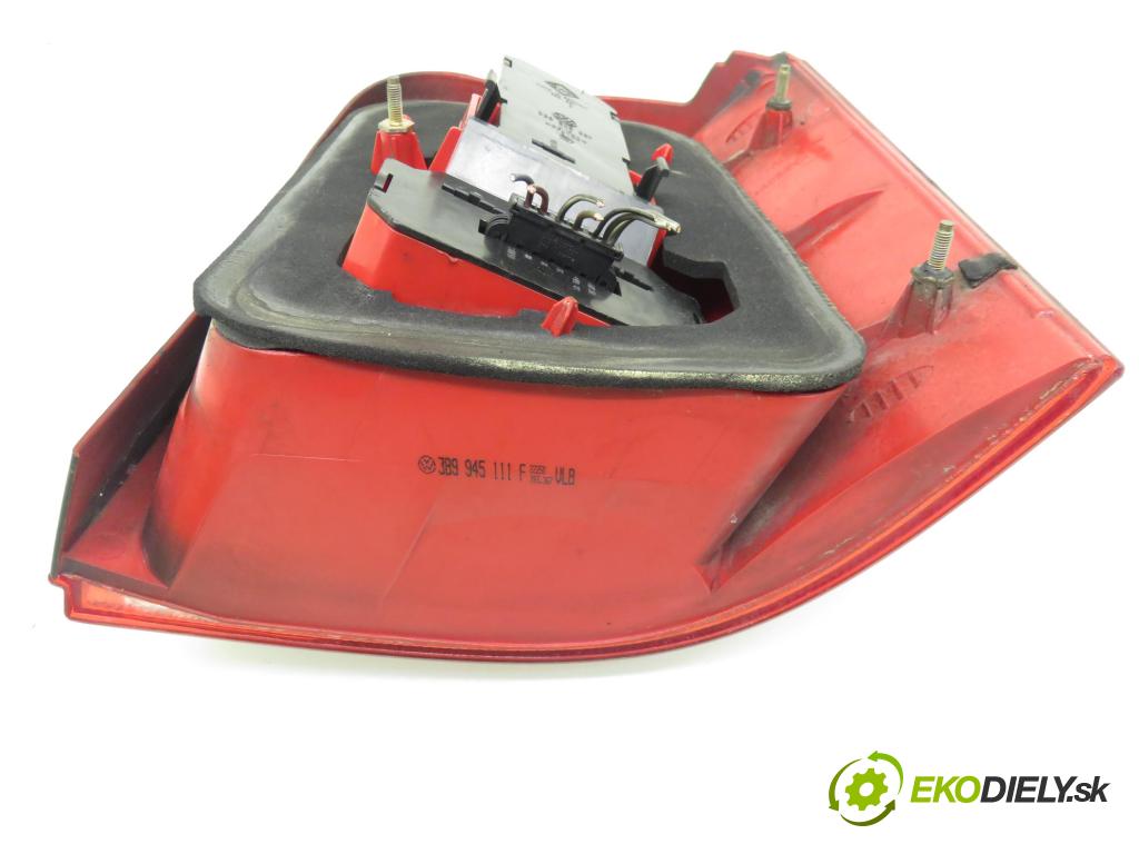 VW PASSAT B5 Variant (3B5) KOMBI 1999 85,00 1.9 TDI - AJM 1896,00 Svetlo ľavé zadné 3B9945111F ; 3B9945257