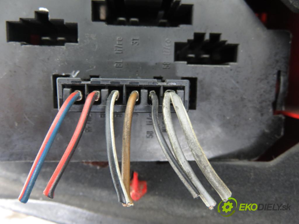 VW PASSAT B5 Variant (3B5) KOMBI 1999 85,00 1.9 TDI - AJM 1896,00 Svetlo ľavé zadné 3B9945111F ; 3B9945257