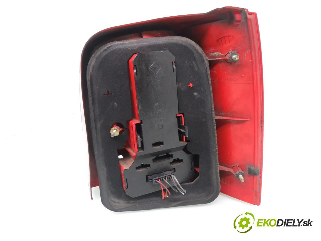 VW PASSAT B5 Variant (3B5) KOMBI 1999 85,00 1.9 TDI - AJM 1896,00 Svetlo ľavé zadné 3B9945111F ; 3B9945257