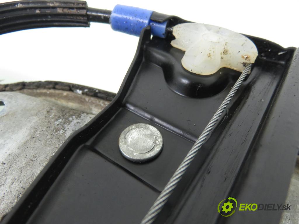 VW PASSAT B5.5 Variant (3B6) KOMBI 2002 85,00 2 - AZM 1984,00 Mechanizmus okien 3B4837755D ; 3B4837751L