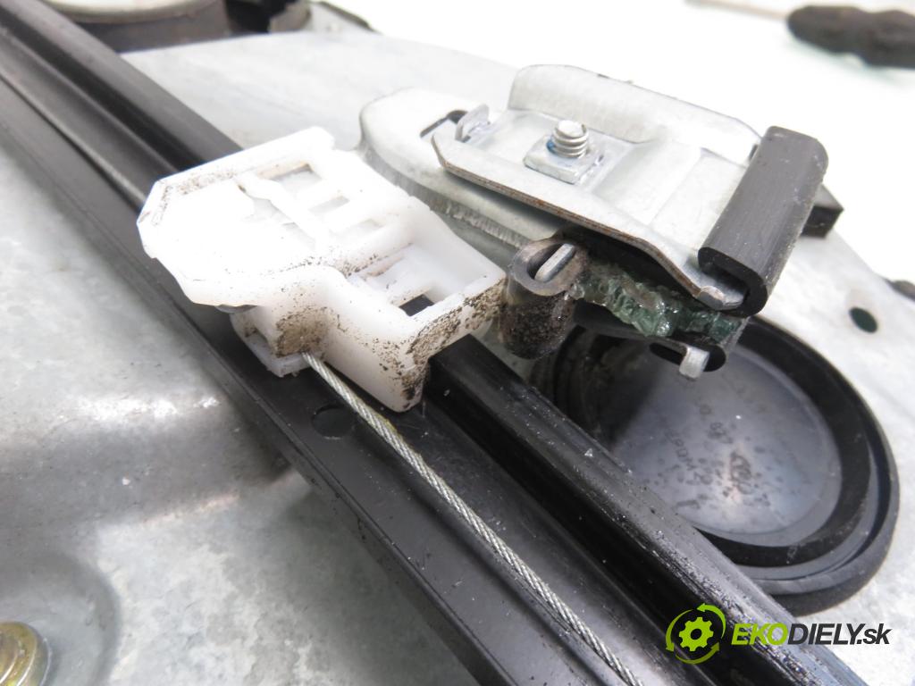 VW PASSAT B5.5 Variant (3B6) KOMBI 2002 85,00 2 - AZM 1984,00 Mechanizmus okien 3B4837755D ; 3B4837751L