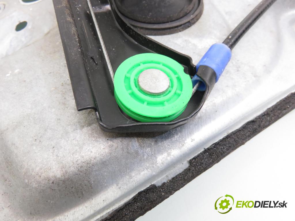 VW PASSAT B5.5 Variant (3B6) KOMBI 2002 85,00 2 - AZM 1984,00 Mechanizmus okien 3B4837755D ; 3B4837751L