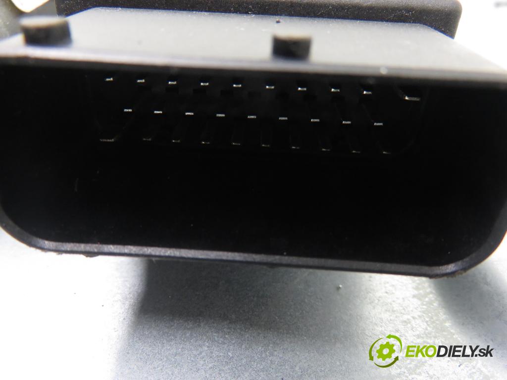 VW PASSAT B5.5 Variant (3B6) KOMBI 2002 85,00 2 - AZM 1984,00 Mechanizmus okien 3B4837755D ; 3B4837751L