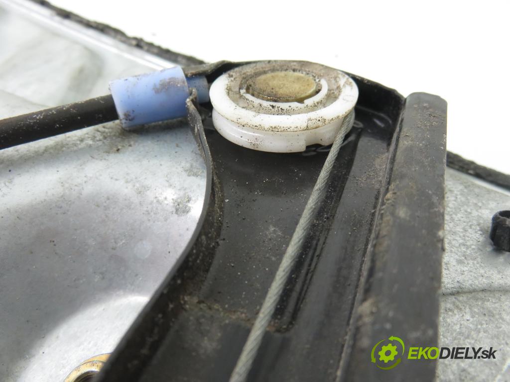 VW PASSAT B5.5 Variant (3B6) KOMBI 2002 85,00 2 - AZM 1984,00 Mechanizmus okien 3B4837756D