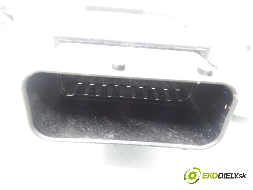 VW PASSAT B5.5 Variant (3B6) KOMBI 2002 85,00 2 - AZM 1984,00 Mechanizmus okien 3B4837756D