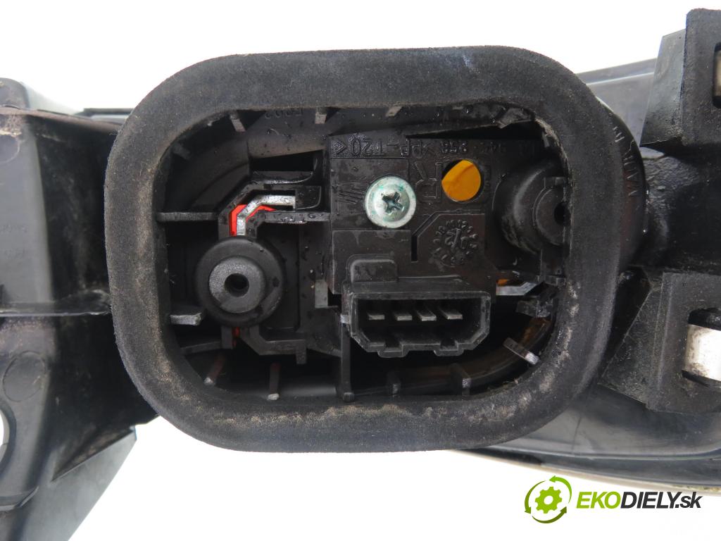 SEAT IBIZA III (6L1) HB 2004 47,00 1.9 SDI - ASY 1896,00 Svetlo pravé zadné 6L6945096A ; 6L6945112 ; 6L6945096B
