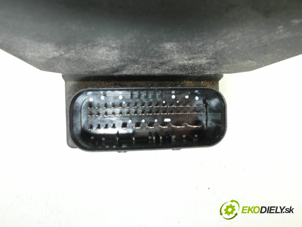 VW PASSAT B5.5 Variant (3B6) KOMBI 2002 85,00 2 - AZM 1984,00 Pumpa ABS 0265950055 ; 4B0614517G ; 0265225124 (Pumpa ABS)