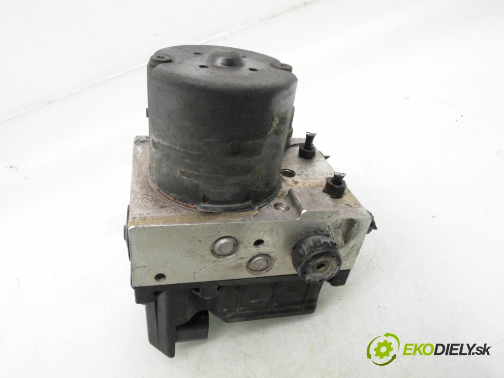 VW PASSAT B5.5 Variant (3B6) KOMBI 2002 85,00 2 - AZM 1984,00 Pumpa ABS 0265950055 ; 4B0614517G ; 0265225124 (Pumpa ABS)
