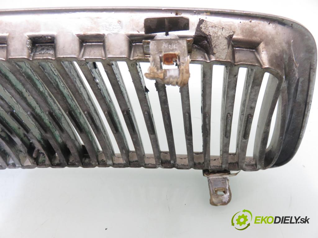 VOLVO V70 II SW (285) KOMBI 2000 103,00 2.5 TDI - D 5252 T 2461,00 Mriežka / maska 8659875