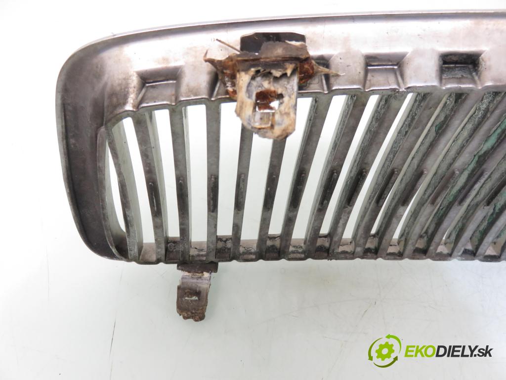 VOLVO V70 II SW (285) KOMBI 2000 103,00 2.5 TDI - D 5252 T 2461,00 Mriežka / maska 8659875