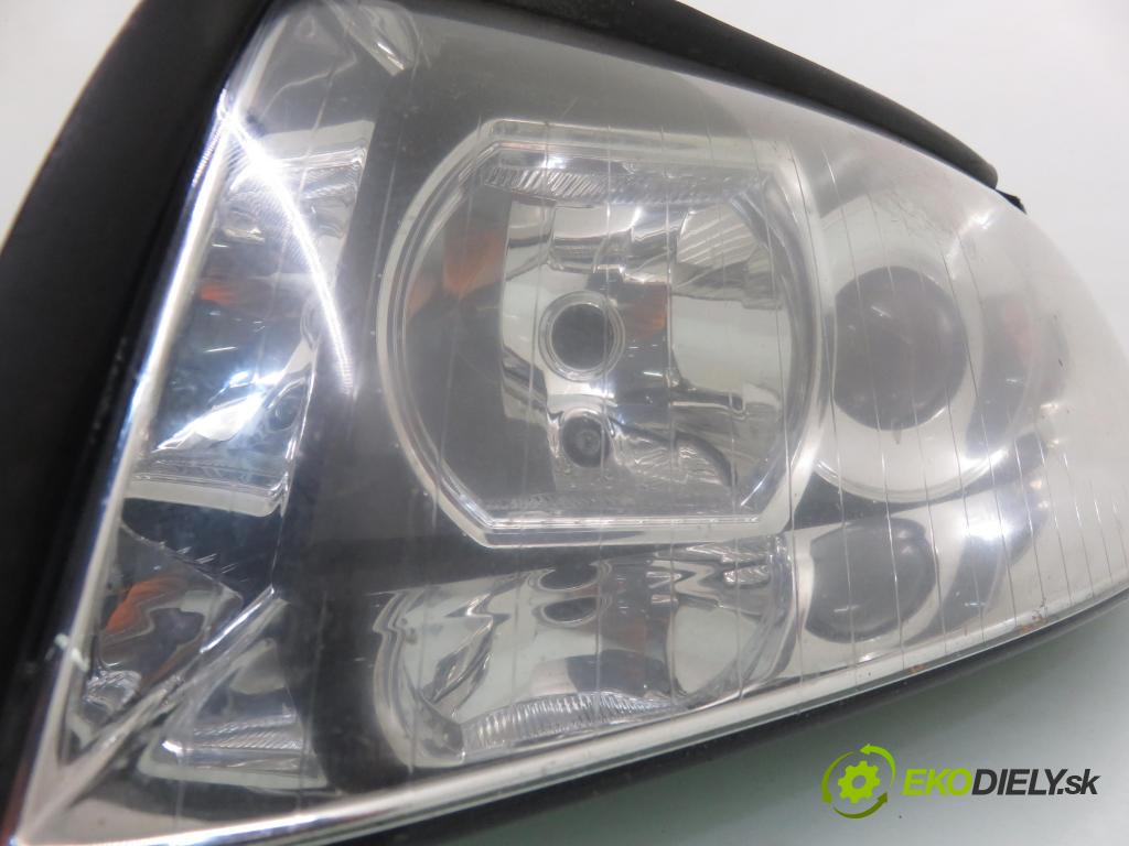 AUDI A4 (8E2, B6) SEDAN 2002 96,00 2.0 20V 130 - ALT 1984,00 Svetlo LP 