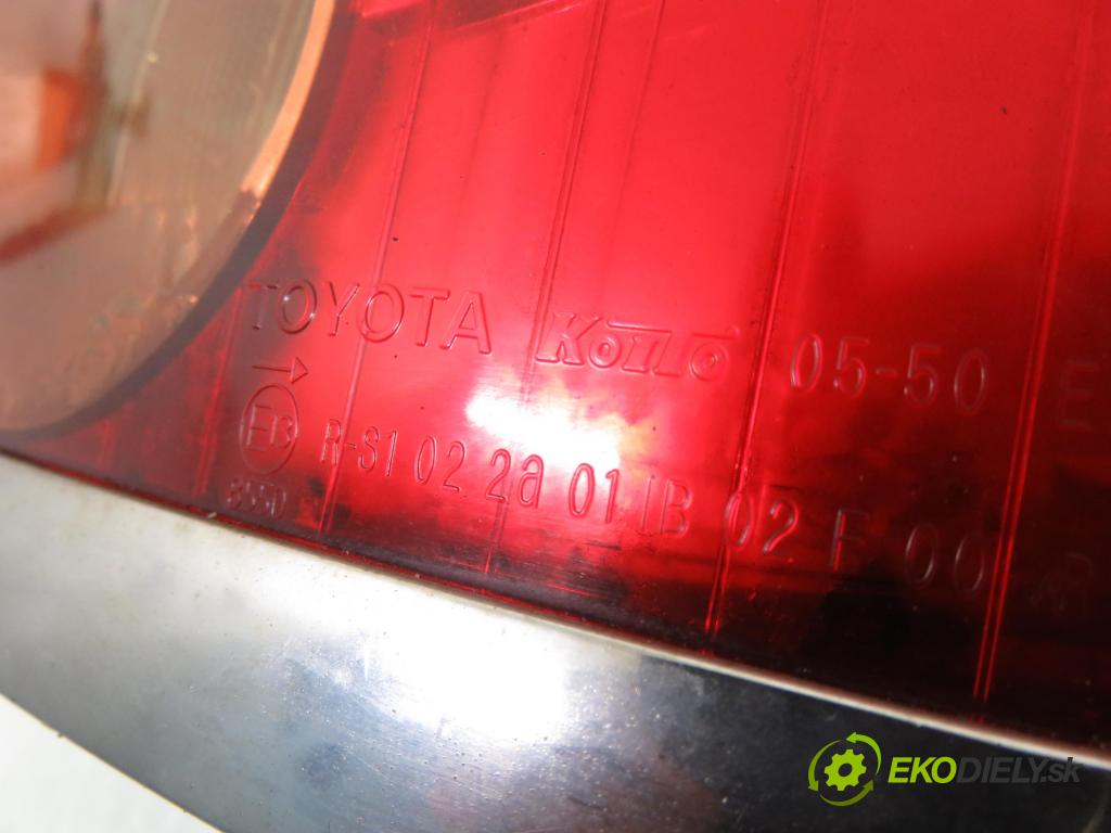 TOYOTA AVENSIS Kombi (_T25_) KOMBI 2005 120,00 2.4 (AZT251_) - 2AZ-FSE 2362,00 Svetlo pravé zadné