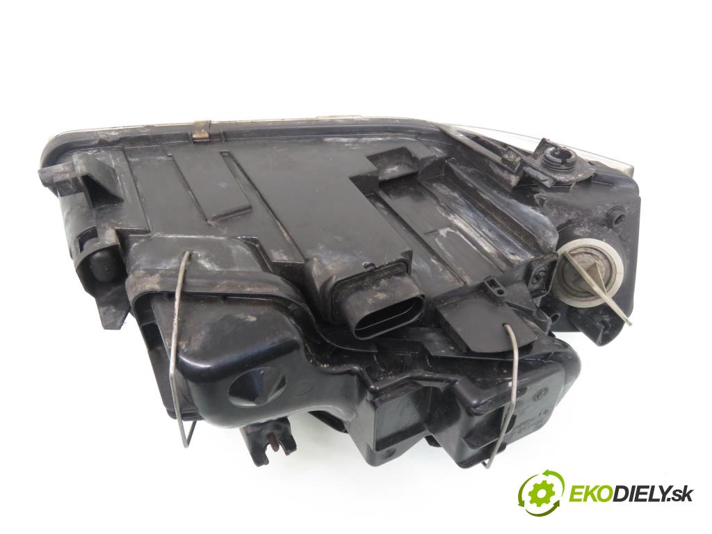 AUDI A6 Avant (4B5, C5) KOMBI 2004 120,00 2.5 TDI V6 163 - BDG 2496,00 Svetlo LP 14847300