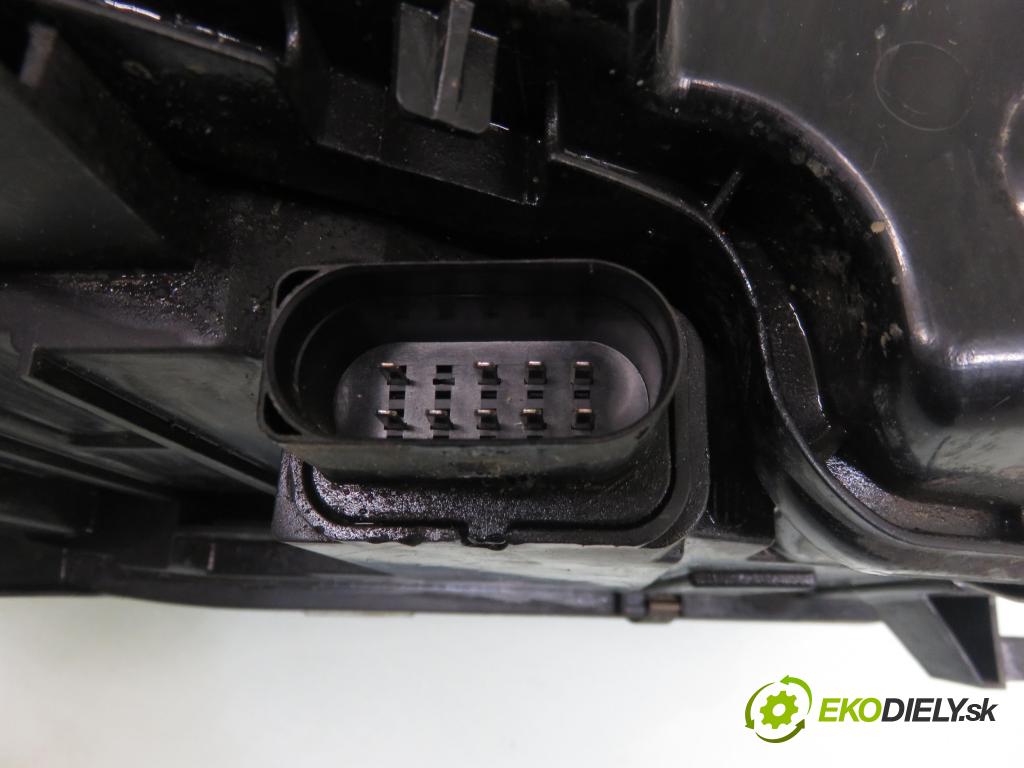 AUDI A6 Avant (4B5, C5) KOMBI 2004 120,00 2.5 TDI V6 163 - BDG 2496,00 Svetlo LP 14847300