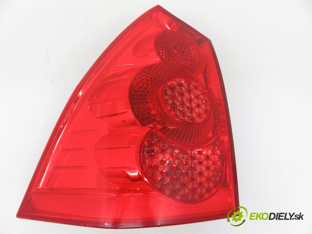 PEUGEOT 307 SW (3H) KOMBI 2006 80,00 1.6 HDI 110 - 9HZ (DV6TED4) 1560,00 Svetlo ľavé zadné