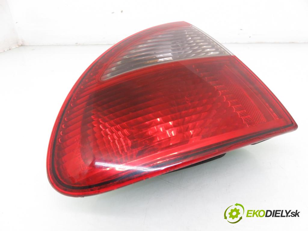 SEAT LEON (1M1) HB 2000 74,00 1.6 - AEH 1595,00 Svetlo ľavé zadné