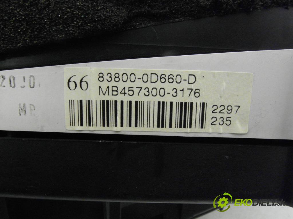 TOYOTA YARIS (_P9_) HB 2007 51,00 1.0 VVT-i (KSP90_) - 1KR-FE 998,00 Prístrojovka elektrický 838000D660D ; MB4573003175