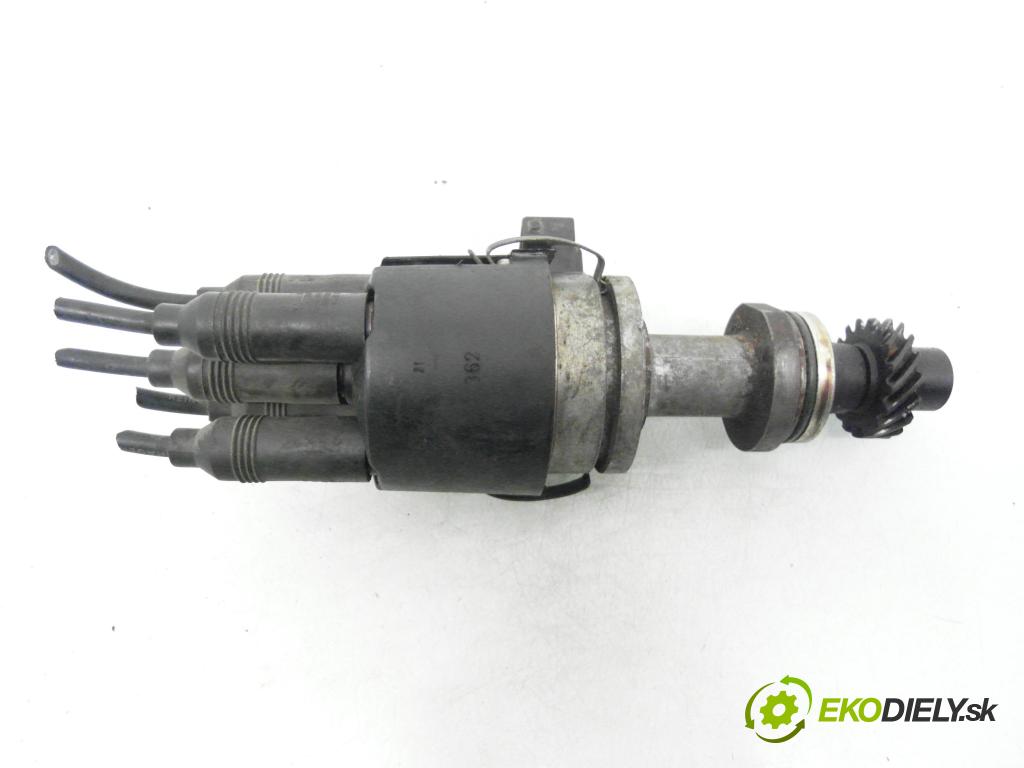 AUDI 80 (8C, B4) SEDAN 1993 66,00 2.0 90 - ABT 1984,00 Rozdeľovač zapaľovací 0237520032 ; 048905205B