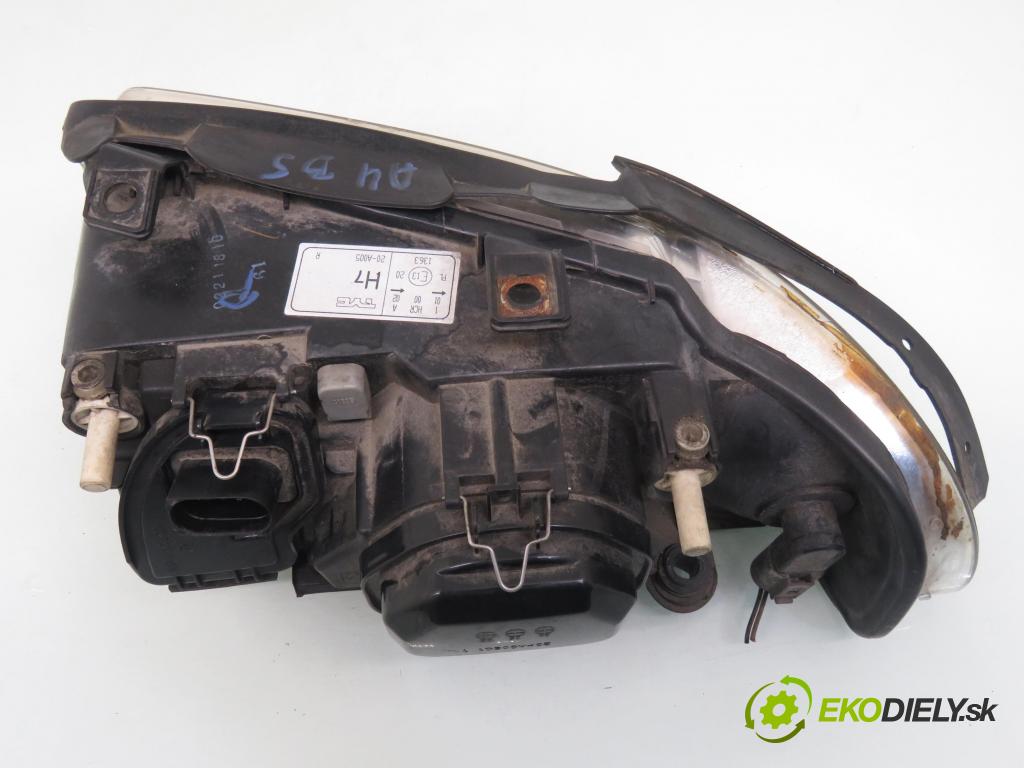 AUDI A4 (8D2, B5) SEDAN 1999 92,00 1.8 - ARG 1781,00 Svetlo PP 