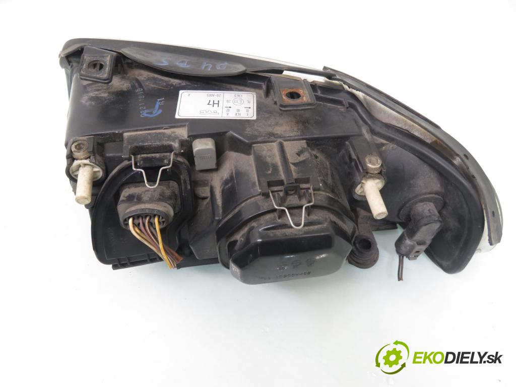 AUDI A4 (8D2, B5) SEDAN 1999 92,00 1.8 - ARG 1781,00 Svetlo PP