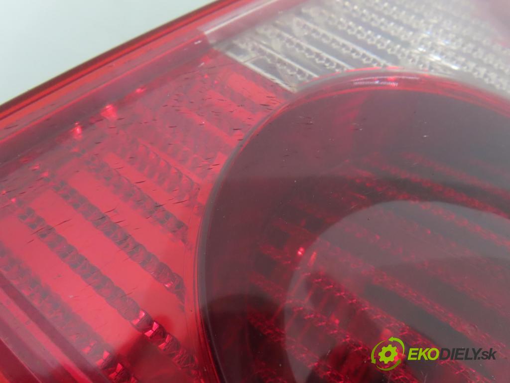 VW PASSAT B5.5 (3B3) SEDAN 2002 74,00 1.9 TDI PD 101 - AVB 1896,00 Svetlo pravé zadné 3B5945096AE