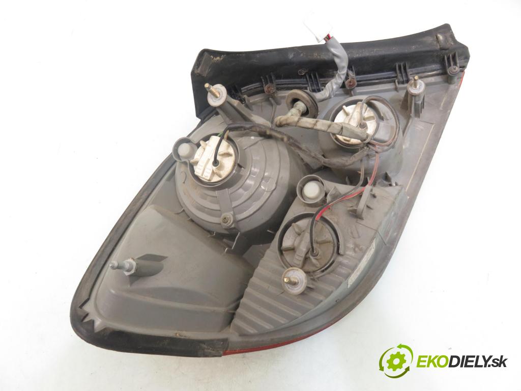 HYUNDAI COUPE (GK) COUPE 2003 77,00 1.6 16V - G4ED-G 1599,00 Svetlo pravé zadné